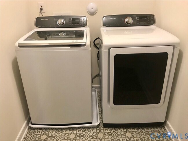 Building Photo - 4018 Tin Roof Way