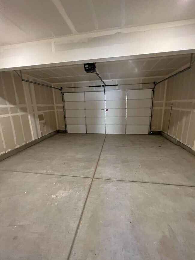 Building Photo - 443 Antares St