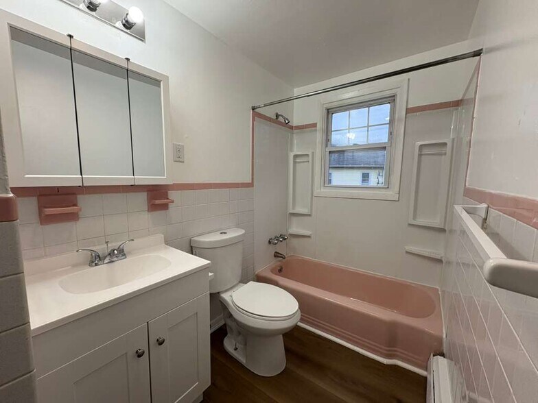 Building Photo - 880 First Ave