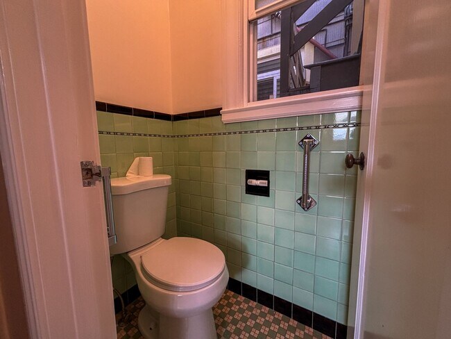 Building Photo - 1427-1429-1429 Taraval St