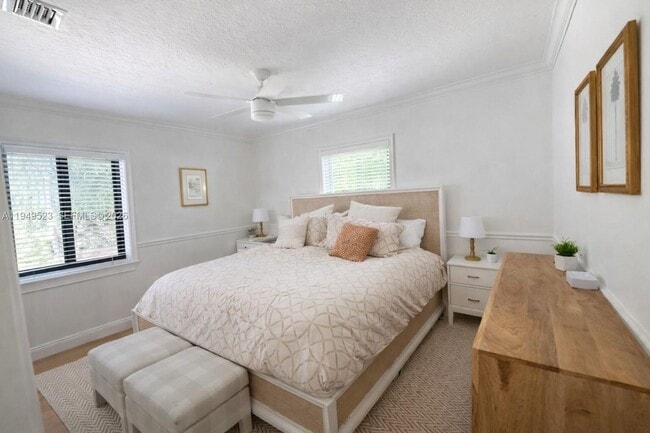 Building Photo - 5827 SW 29th St