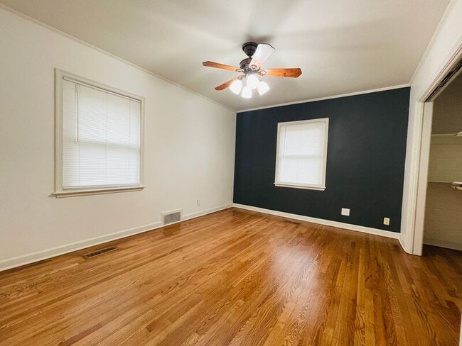 Building Photo - 2010 W 95th St