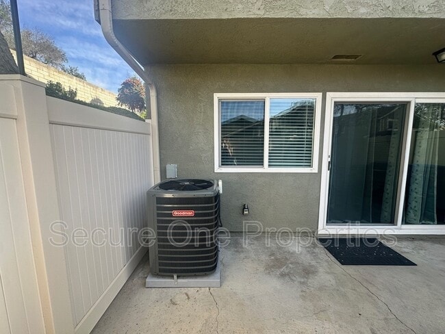 Building Photo - 491 Serento Cir