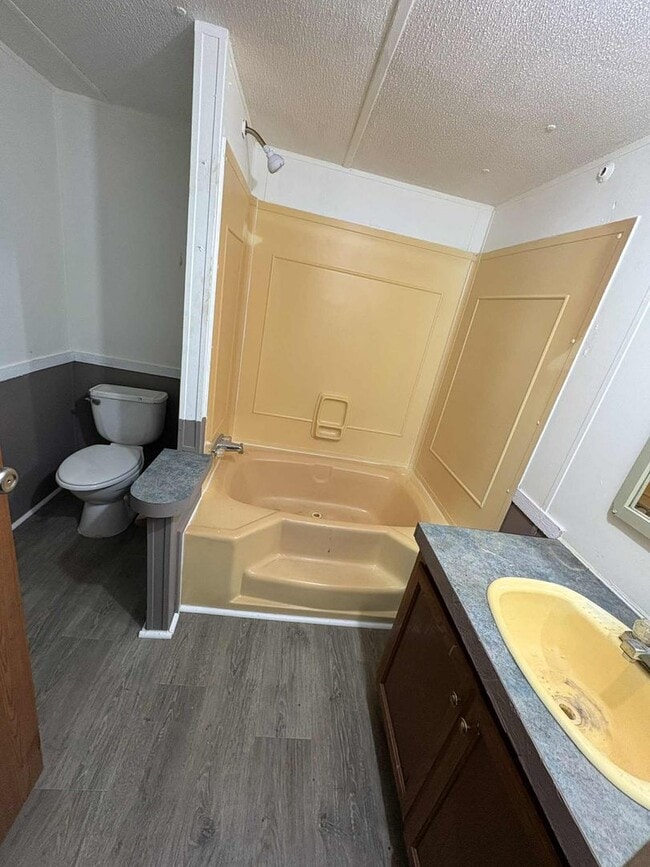 Building Photo - Quiet, Comfortable Living