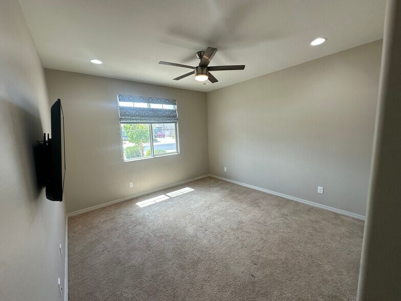 Building Photo - 2518 W Novak Way