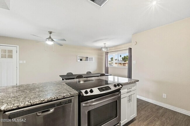 Building Photo - 4526 S Terrace Rd