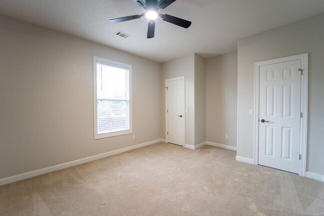 Building Photo - Charming 4 bedroom, 2 bathroom located in the picturesque Hot Springs Village