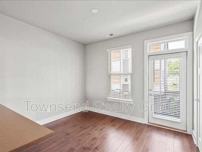 Building Photo - 2122 Bryant Park Dr