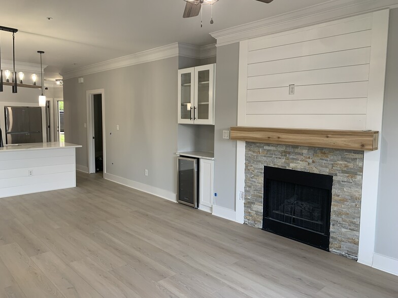 Building Photo - 18769 Vineyard Point Ln