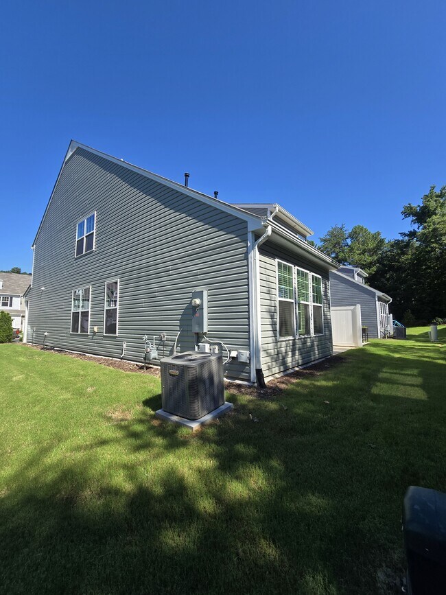 Building Photo - 807 Pryor St