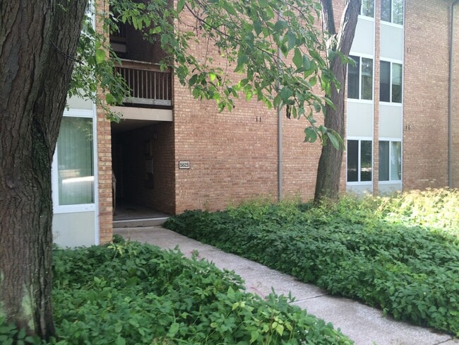 Primary Photo - 5825 Oakwood Dr