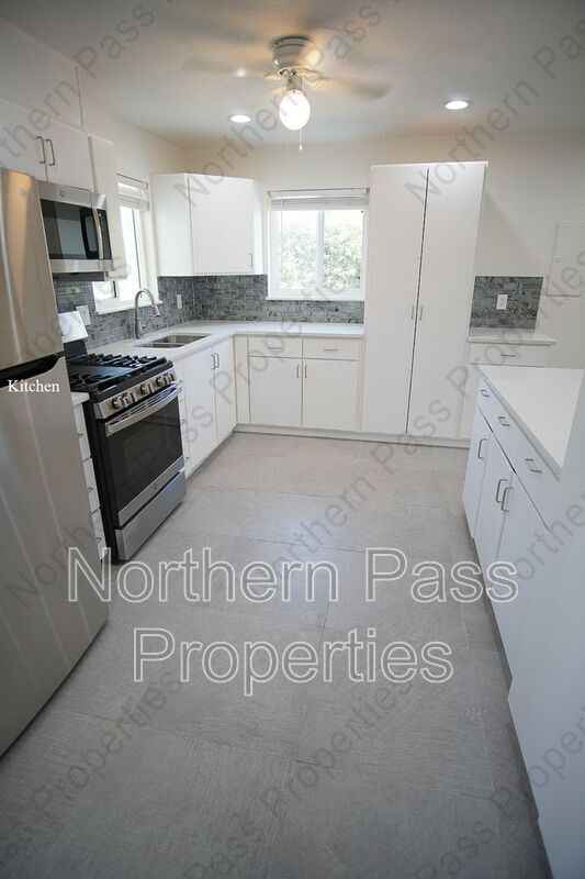 Building Photo - 4573 Bobolink Way