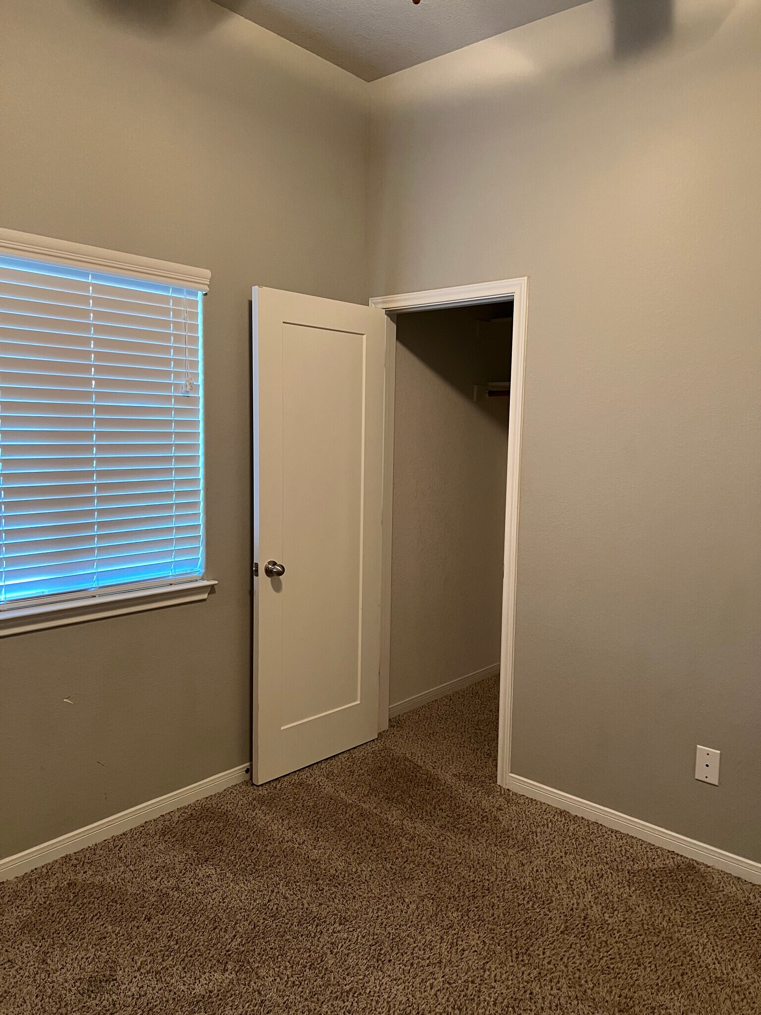 Building Photo - 8119 Redbrush