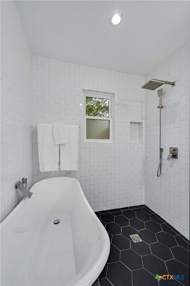 Building Photo - 403 Krebs Ln