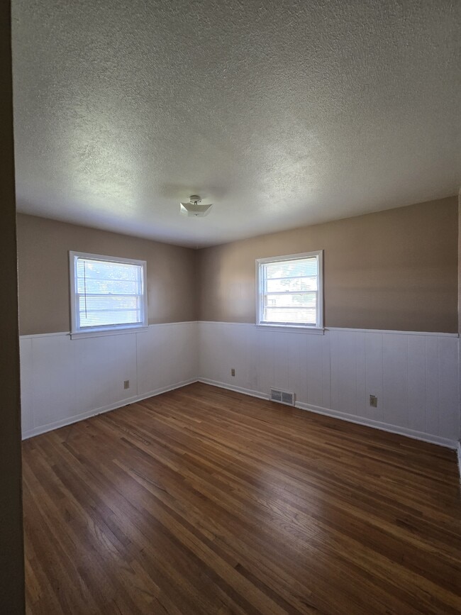 Building Photo - 902 N Colorado St