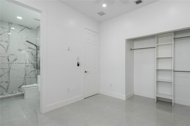 Building Photo - 939 NE 42nd Terrace