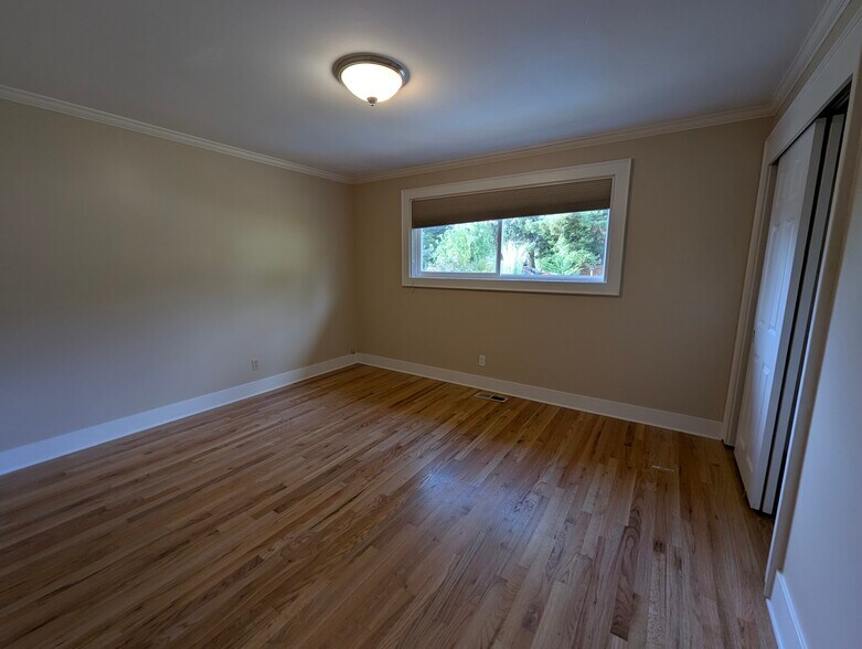 Building Photo - 145 NE 159th St
