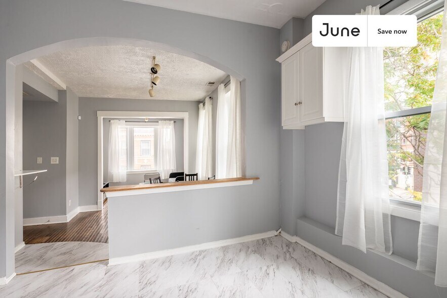 Building Photo - 2250 W North Ave