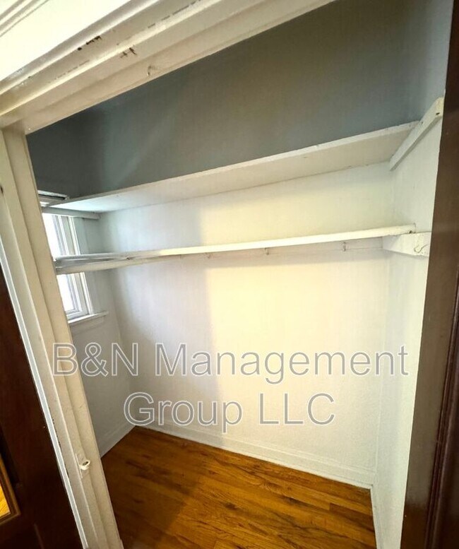 Building Photo - 1055 W Dakin St