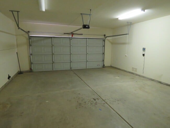 Building Photo - Beautiful 3/2 in the heart of JT!