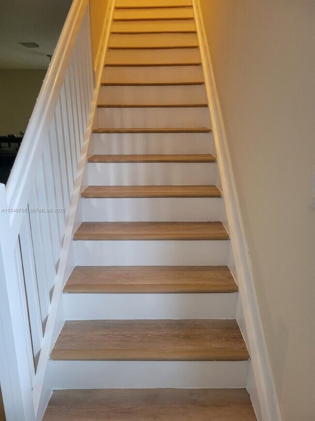 Building Photo - 3223 SE 4th Ct