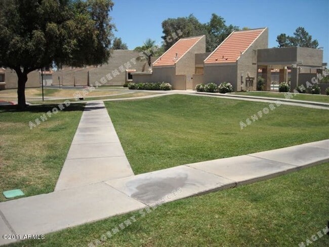 Building Photo - ***MOVE IN SPECIAL*** 2 STORY TOWNHOME WITH ATTACHED GARAGE WATER INCL