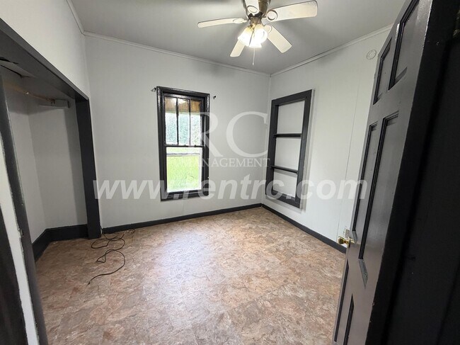 Building Photo - 18 Iowa-