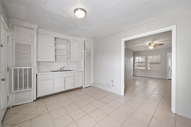 Primary Photo - 806 3rd Ave N