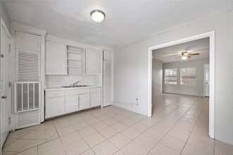 Building Photo - 806 3rd Ave N