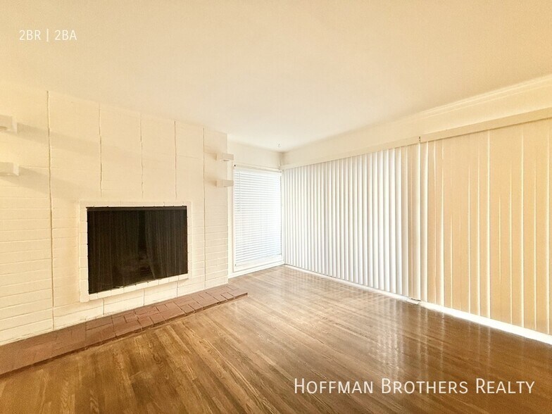 Building Photo - 11950 Laurelwood Dr