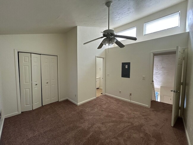 Building Photo - Sun-Filled 2/2 with Stainless Appliances & New Carpet