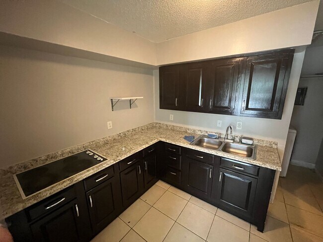 Building Photo - No HOA Fees!  Great location 4 bedroom hou...