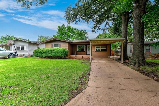 Building Photo - 806 E Rosedale St