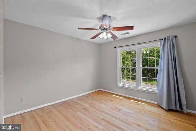 Building Photo - 8608 Oak Brook Ln
