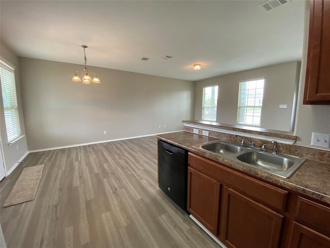 Building Photo - 304 Azurite Dr