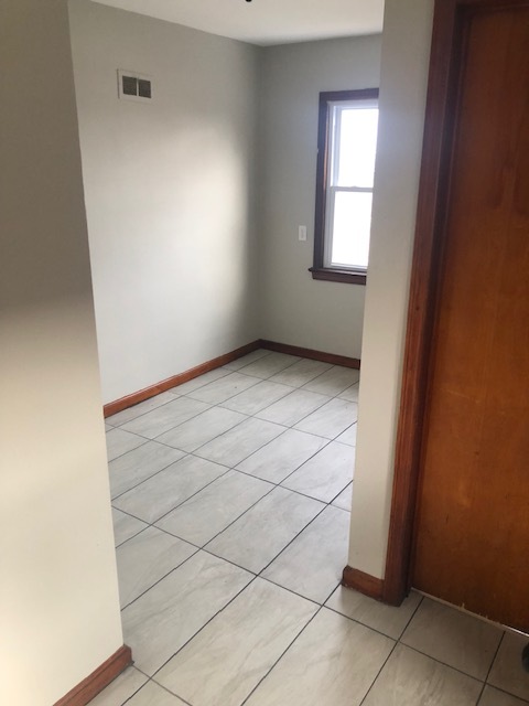 Kitchen Foyer - 3952 N 67th St