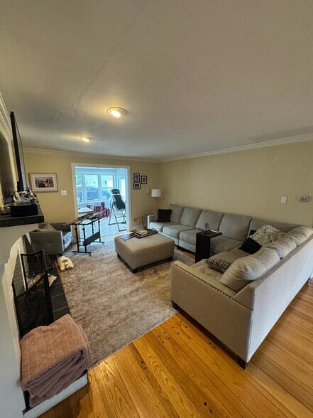 Livingroom - 130 Chews Landing Rd