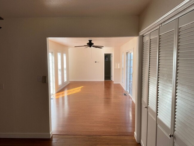 Building Photo - Lovely Clarksburg Home!