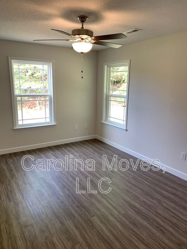 Building Photo - 147 Cosmos Ln