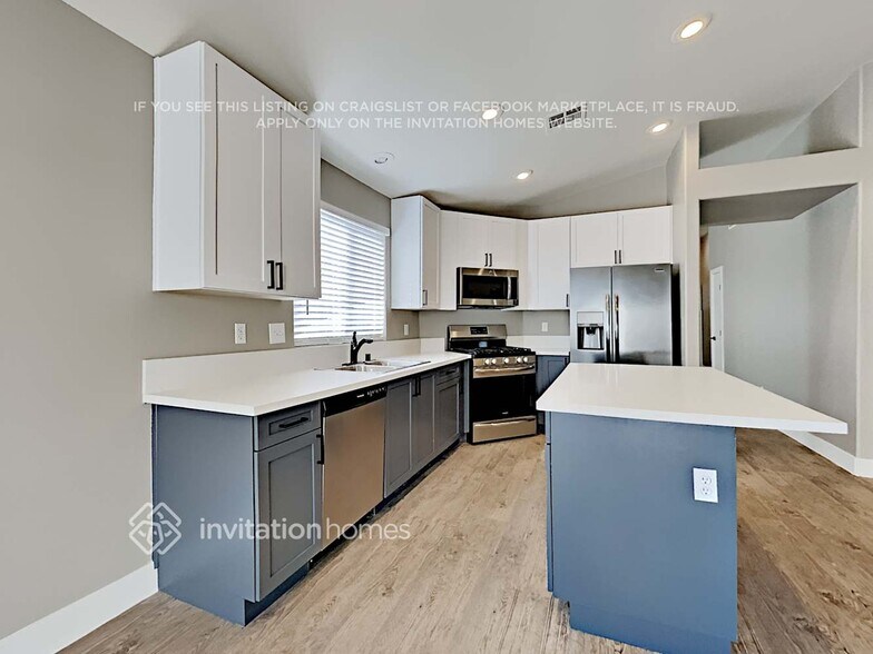 Building Photo - 9600 Sky Hollow Dr