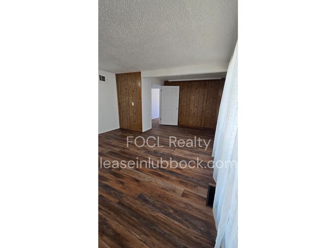 Building Photo - Bright and Open 4 Bedroom Home