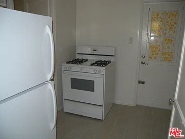 Building Photo - 442 N Palm Dr