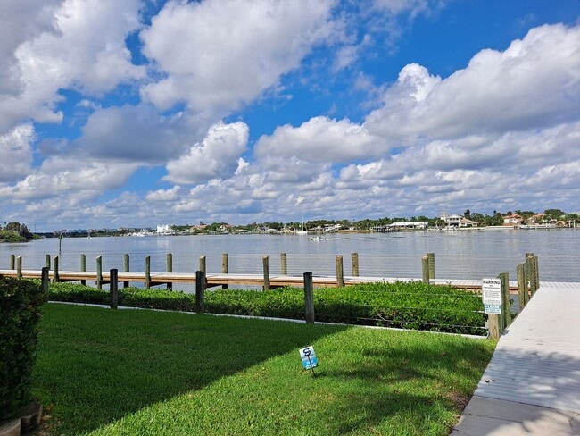 Building Photo - 3BR 3BA Bouchelle Island Condo!