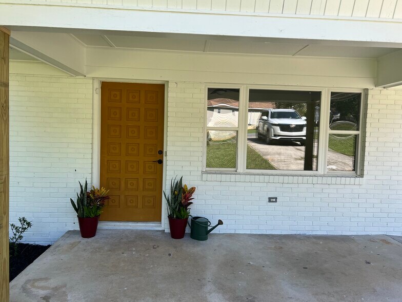 Building Photo - 4454 Roberta Cir