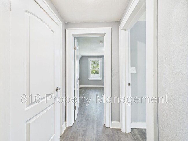 Building Photo - 701 W Kansas St