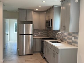 Building Photo - 10166 Petit Ave