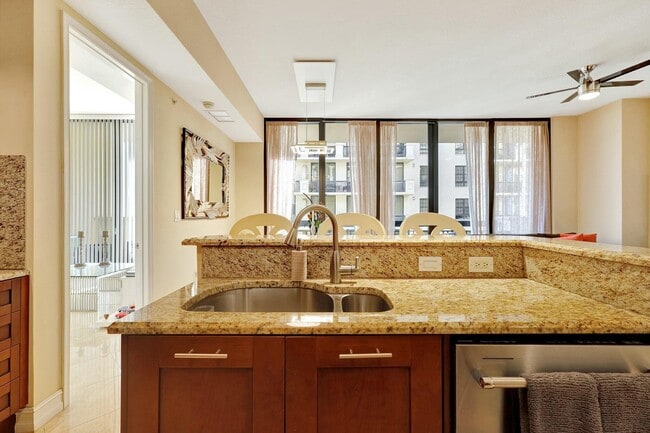 Building Photo - 701 S Olive Ave