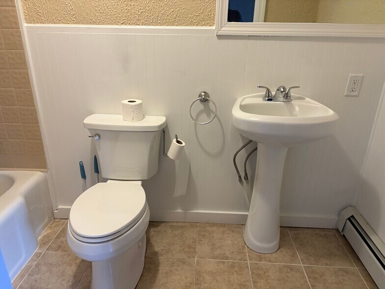 Building Photo - 261 Shaker Rd