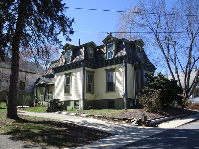 Primary Photo - 3 Bedroom Victorian home near the center t...