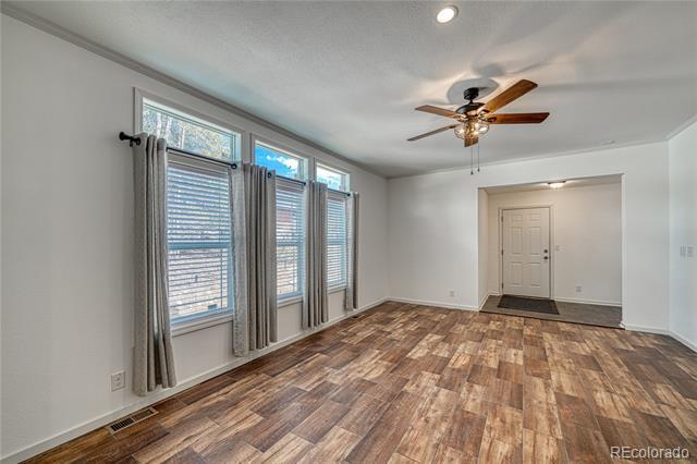 Building Photo - 904 W 6th St